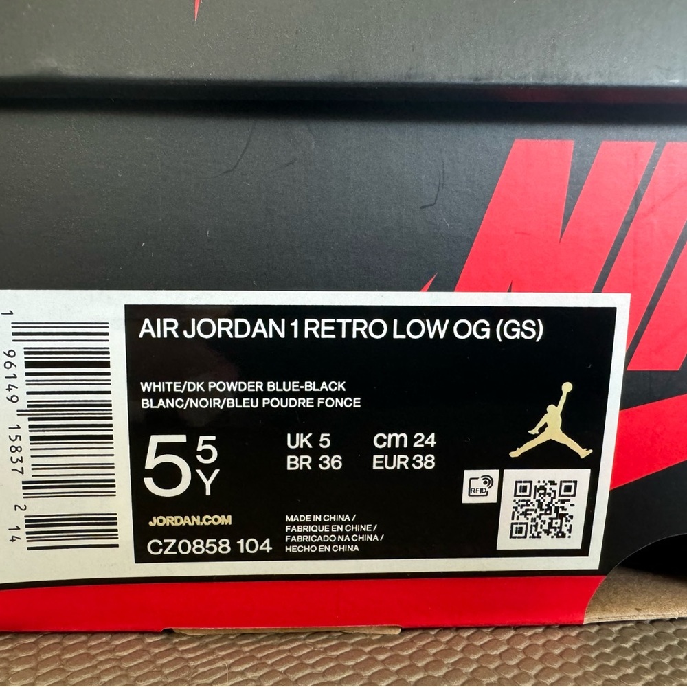 Air Jordan 1 Retro Low OG (GS) youth 5.5 white power blue black - Picture 3 of 12